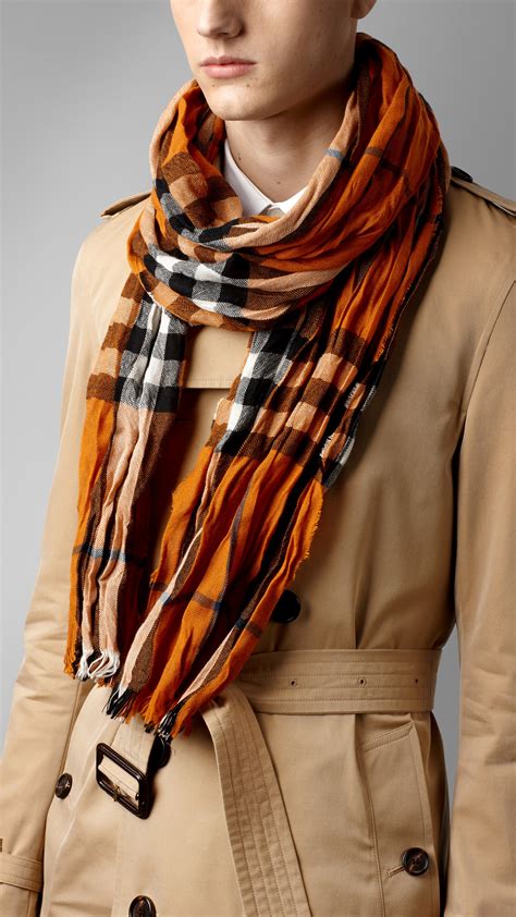 burberry crinkled merino wool &|Check Wool Scarf in Lichen .